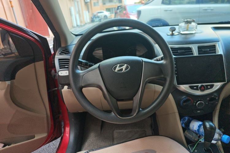 Used Hyundai Verna (older generation) 2014 1.4L Automatic Smart GLS Steering Wheel