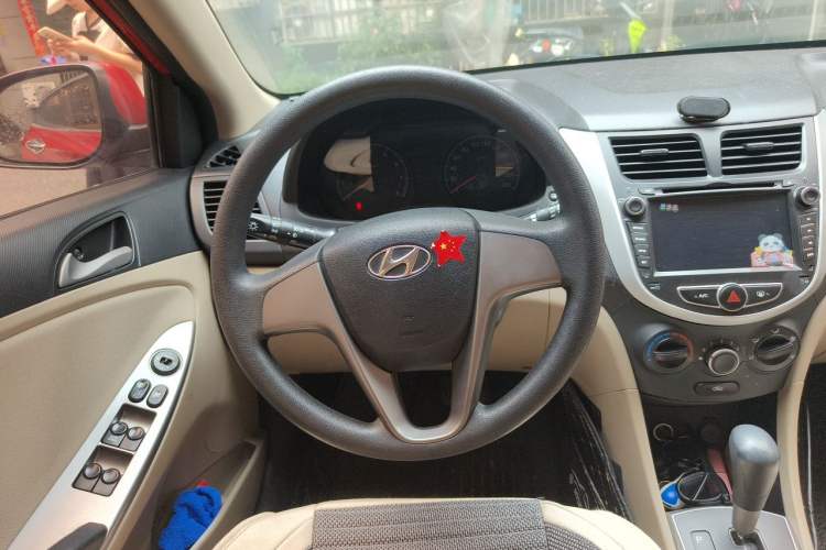 Used Hyundai Verna (older generation) 2014 1.4L Automatic Smart GLS Steering Wheel