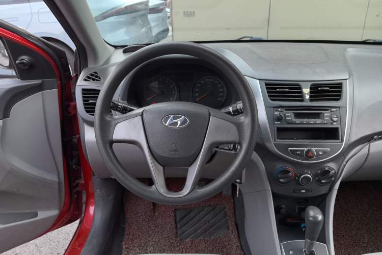 Used Hyundai Verna (older generation) 2014 1.4L Automatic Fashion GS Model Steering Wheel