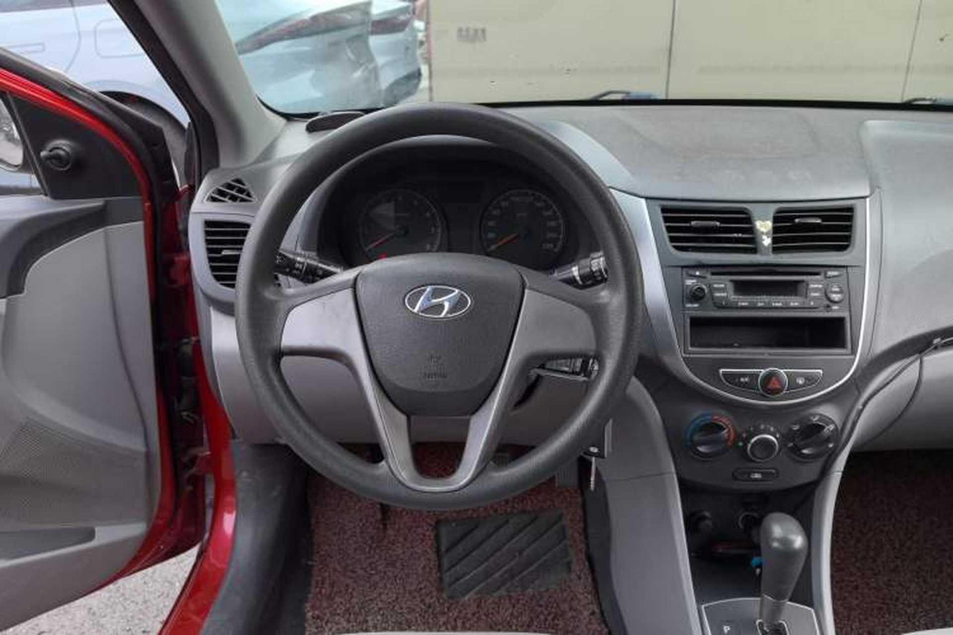 Used Hyundai Verna (older generation) 2014 1.4L Automatic Fashion GS Model Steering Wheel