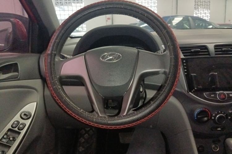 Used Hyundai Verna (older generation) 2014 1.4L Automatic Smart GLS Steering Wheel