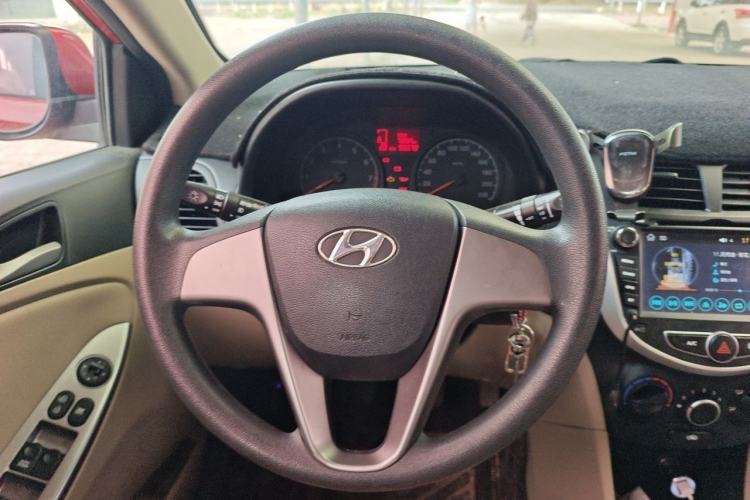Used Hyundai Verna (older generation) 2014 1.4L Manual Smart GLS Trim Steering Wheel
