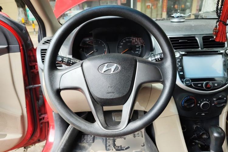 Used Hyundai Verna (older generation) 2014 1.4L Automatic Smart GLS Steering Wheel