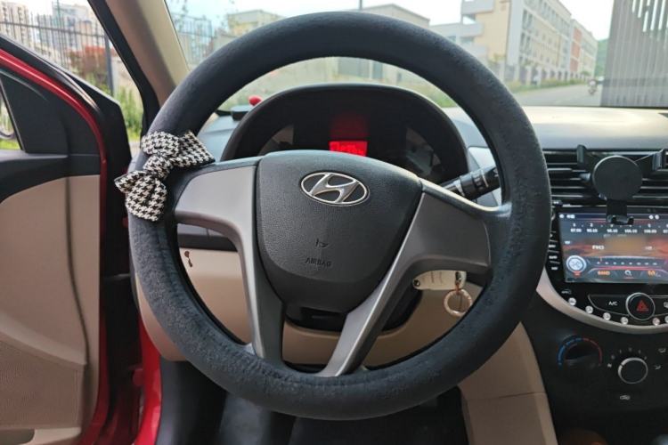 Used Hyundai Verna (older generation) 2014 1.4L Automatic Smart GLS Steering Wheel