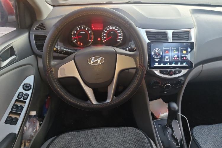 Used Hyundai Verna (older generation) 2014 1.4L Automatic Leading-Edge GLX Steering Wheel