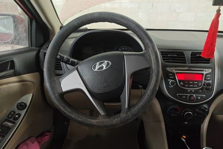 Used Hyundai Verna (older generation) 2014 1.4L Manual Smart GLS Trim Steering Wheel