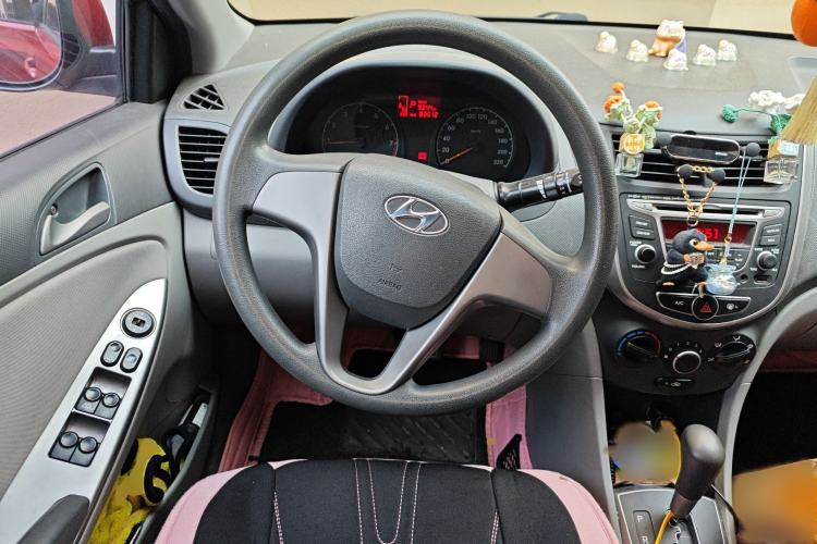 Used Hyundai Verna (older generation) 2014 1.4L Automatic Smart GLS Steering Wheel