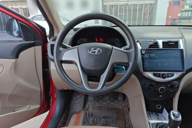 Used Hyundai Verna (older generation) 2014 1.4L Manual Smart GLS Trim Steering Wheel
