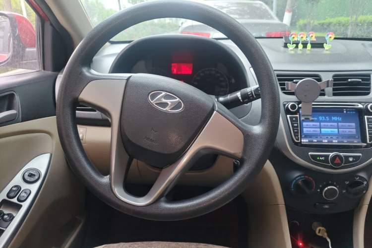 Used Hyundai Verna (older generation) 2014 1.4L Manual Smart GLS Trim Steering Wheel
