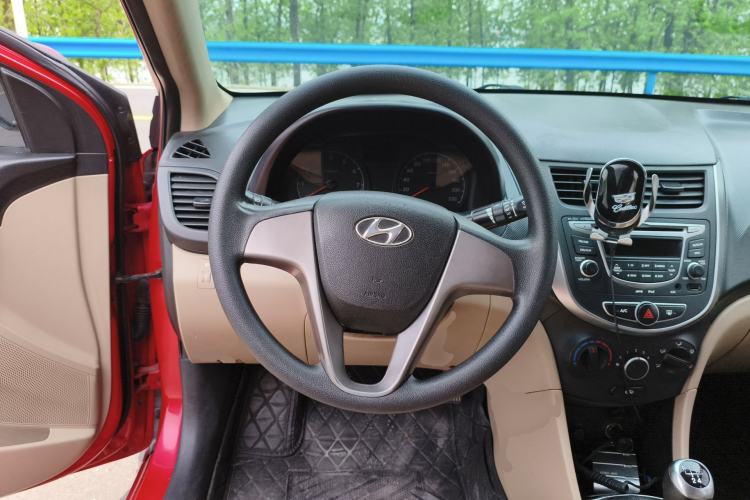 Used Hyundai Verna (older generation) 2014 1.4L Manual Smart GLS Trim Steering Wheel