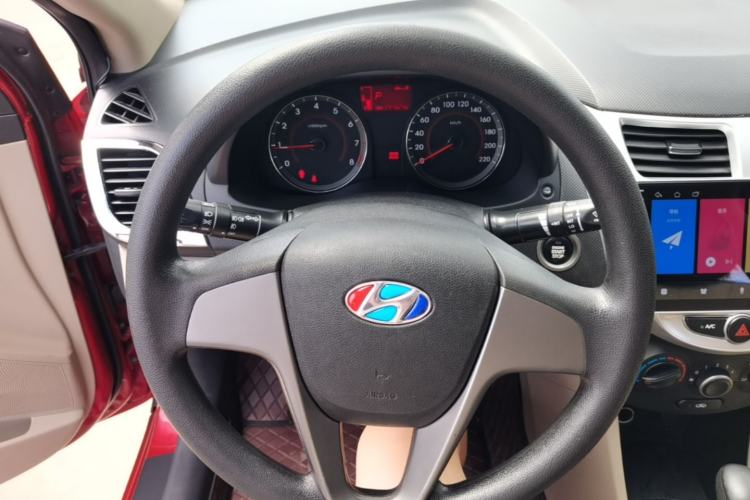 Used Hyundai Verna (older generation) 2014 1.4L Automatic Leading-Edge GLX Steering Wheel