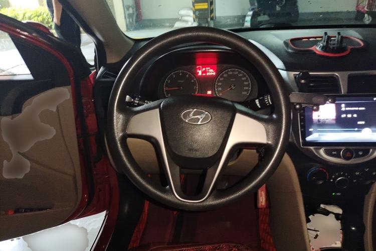 Used Hyundai Verna (older generation) 2014 1.4L Automatic Smart GLS Steering Wheel