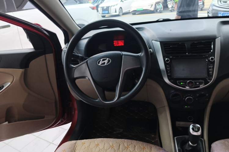 Used Hyundai Verna (older generation) 2014 1.4L Manual Smart GLS Trim Steering Wheel