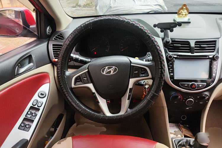 Used Hyundai Verna (older generation) 2014 1.4L Manual Smart GLS Trim Steering Wheel