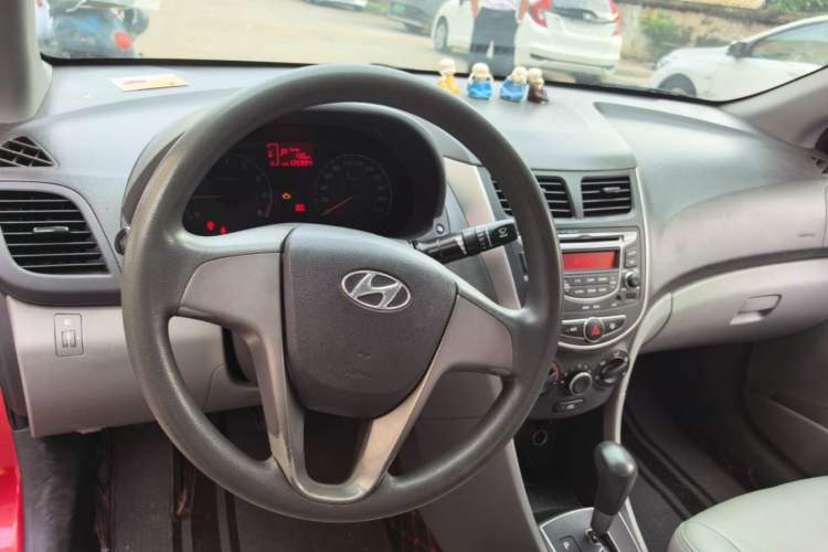 Used Hyundai Verna (older generation) 2014 1.4L Automatic Smart GLS Steering Wheel