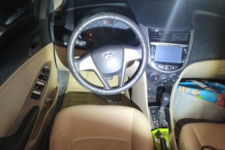 Used Hyundai Verna (older generation) 2014 1.4L Automatic Smart GLS Steering Wheel