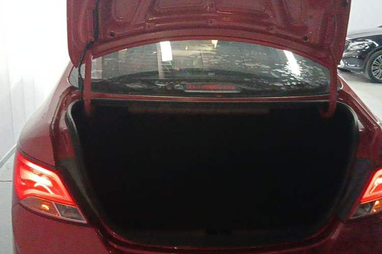 Used Hyundai Verna (older generation) 2014 1.4L Automatic Smart GLS Trunk