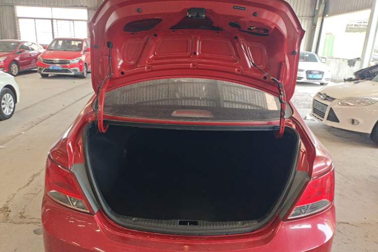 Used Hyundai Verna (older generation) 2014 1.4L Automatic Smart GLS Trunk