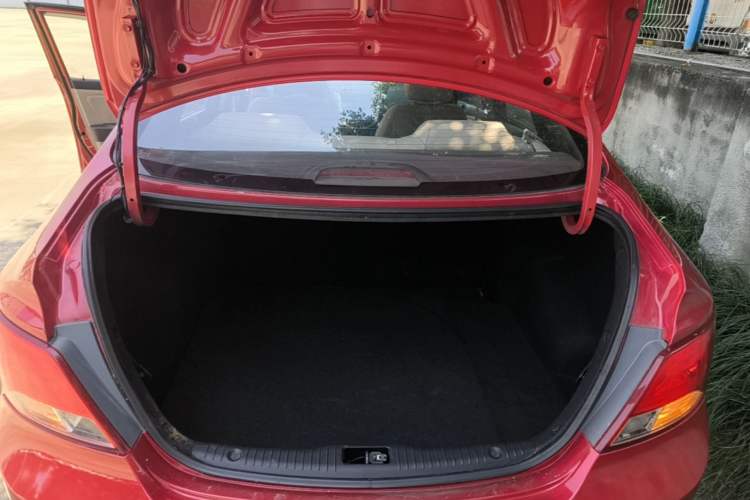 Used Hyundai Verna (older generation) 2014 1.4L Automatic Smart GLS Trunk