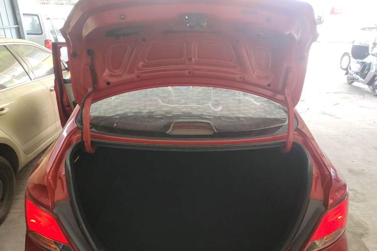 Used Hyundai Verna (older generation) 2014 1.4L Manual Smart GLS Trim Trunk