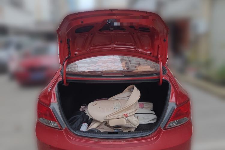 Used Hyundai Verna (older generation) 2014 1.4L Automatic Leading-Edge GLX Trunk