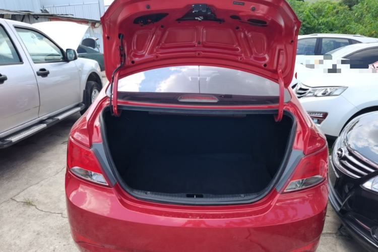Used Hyundai Verna (older generation) 2014 1.4L Automatic Leading-Edge GLX Trunk