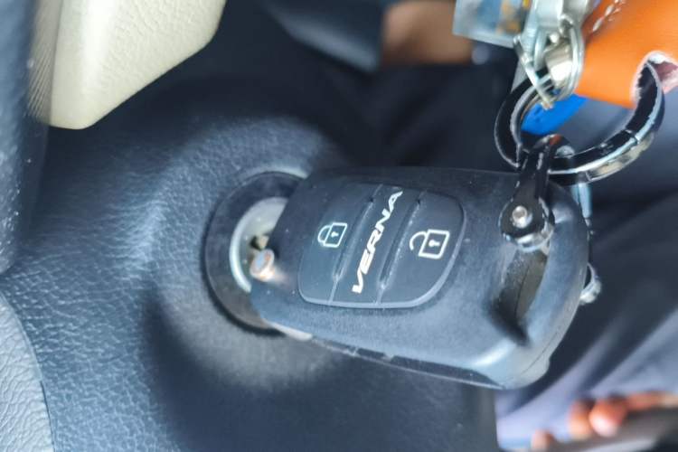 Used Hyundai Verna (older generation) 2014 1.4L Automatic Smart GLS Vehicle Key