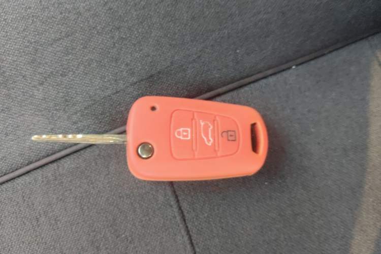 Used Hyundai Verna (older generation) 2014 1.4L Automatic Smart GLS Vehicle Key