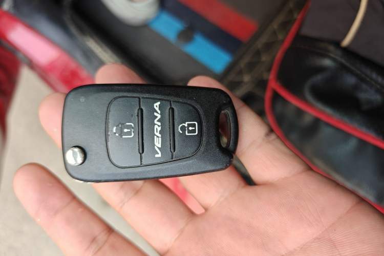 Used Hyundai Verna (older generation) 2014 1.4L Manual Smart GLS Trim Vehicle Key