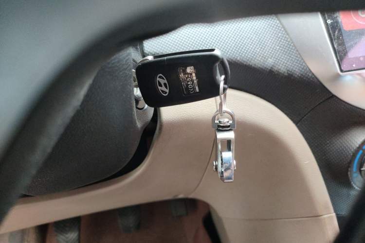 Used Hyundai Verna (older generation) 2014 1.4L Manual Smart GLS Trim Vehicle Key