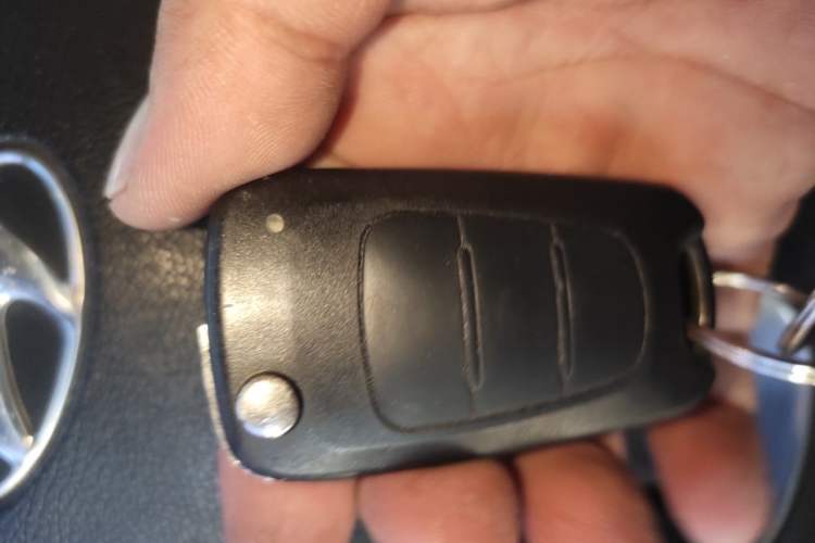 Used Hyundai Verna (older generation) 2014 1.4L Manual Smart GLS Trim Vehicle Key
