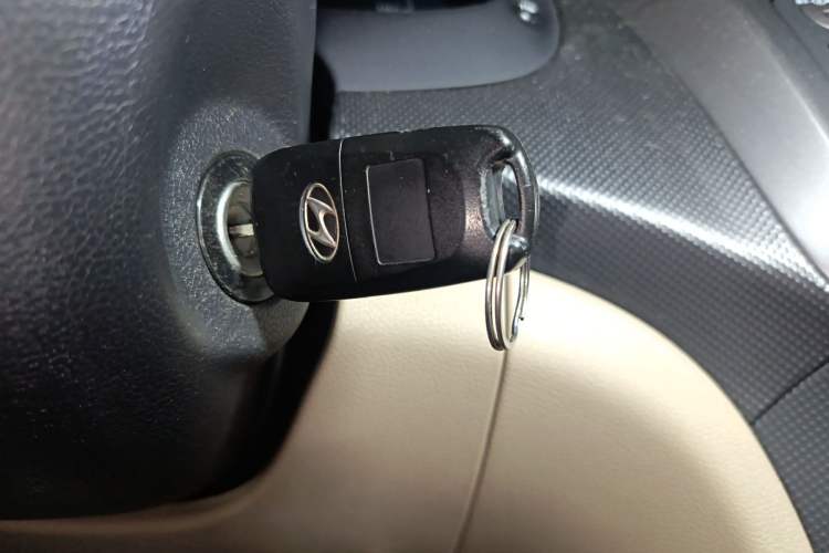 Used Hyundai Verna (older generation) 2014 1.4L Manual Smart GLS Trim Vehicle Key