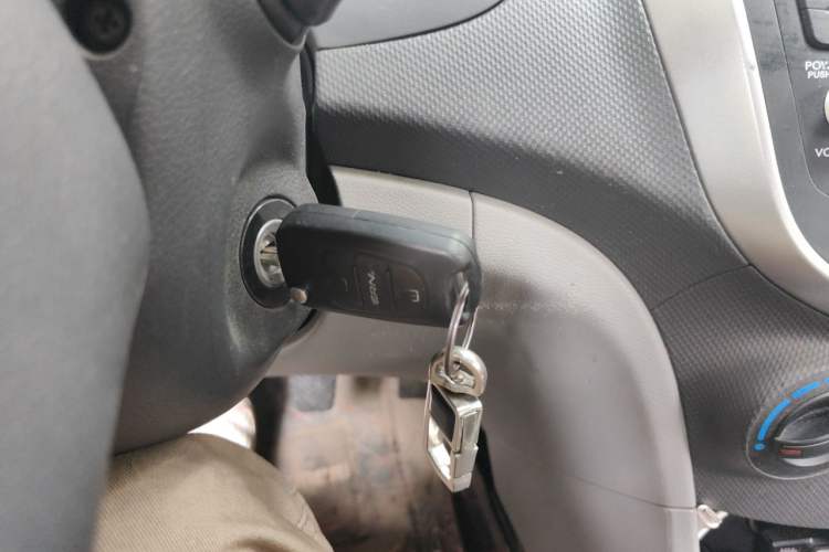Used Hyundai Verna (older generation) 2014 1.4L Manual Smart GLS Trim Vehicle Key