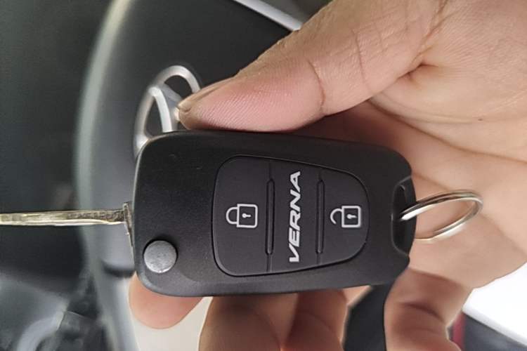 Used Hyundai Verna (older generation) 2014 1.4L Automatic Smart GLS Vehicle Key