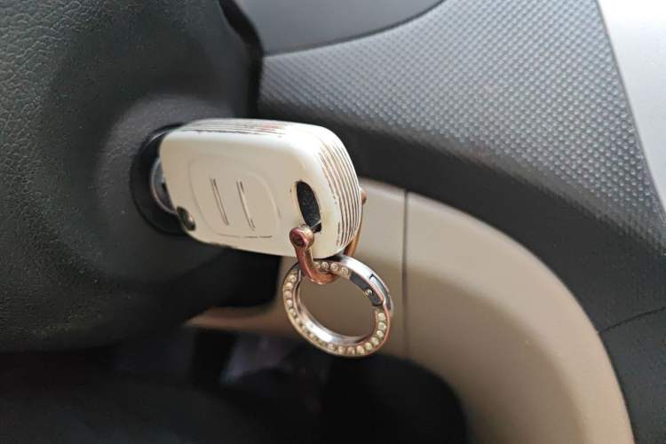 Used Hyundai Verna (older generation) 2014 1.4L Automatic Smart GLS Vehicle Key