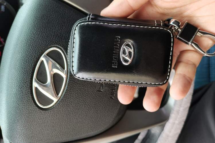 Used Hyundai Verna (older generation) 2014 1.4L Automatic Leading-Edge GLX Vehicle Key