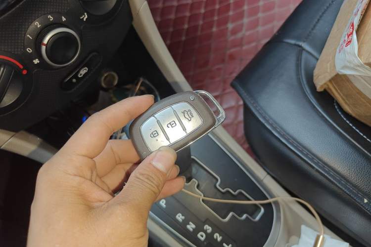 Used Hyundai Verna (older generation) 2014 1.4L Automatic Leading-Edge GLX Vehicle Key
