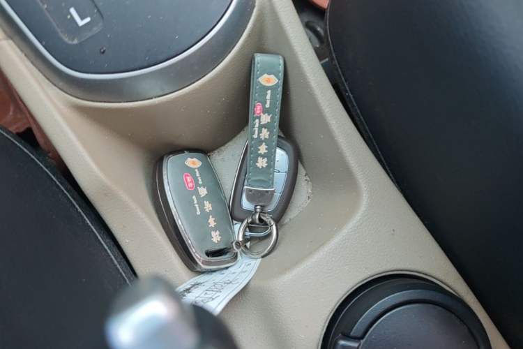 Used Hyundai Verna (older generation) 2014 1.4L Automatic Leading-Edge GLX Vehicle Key