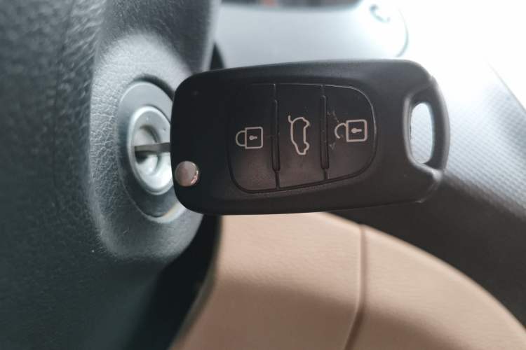 Used Hyundai Verna (older generation) 2014 1.4L Manual Smart GLS Trim Vehicle Key