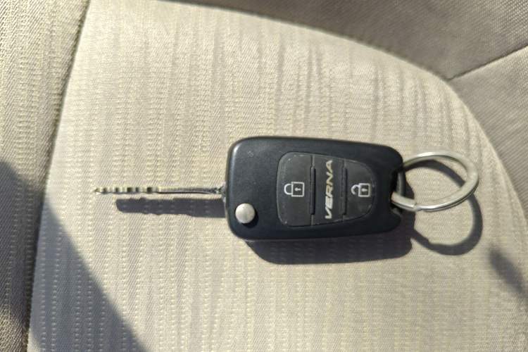Used Hyundai Verna (older generation) 2014 1.4L Automatic Smart GLS Vehicle Key
