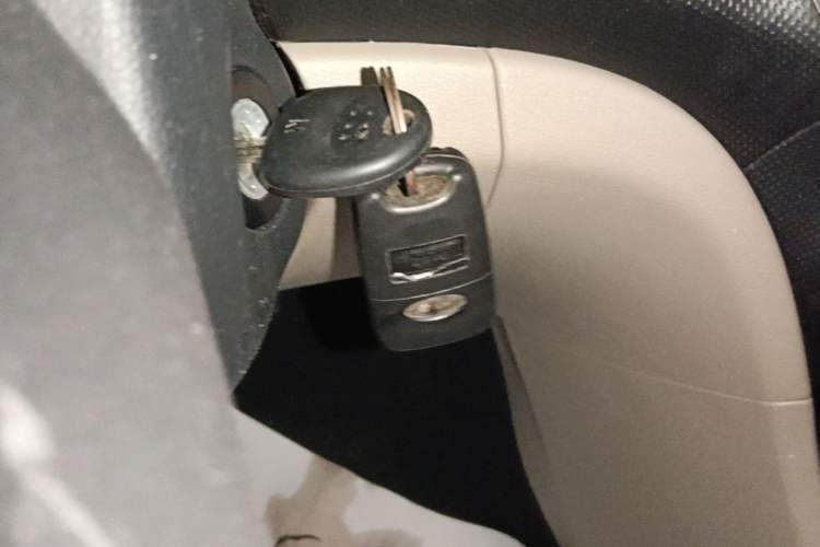 Used Hyundai Verna (older generation) 2014 1.4L Manual Smart GLS Trim Vehicle Key