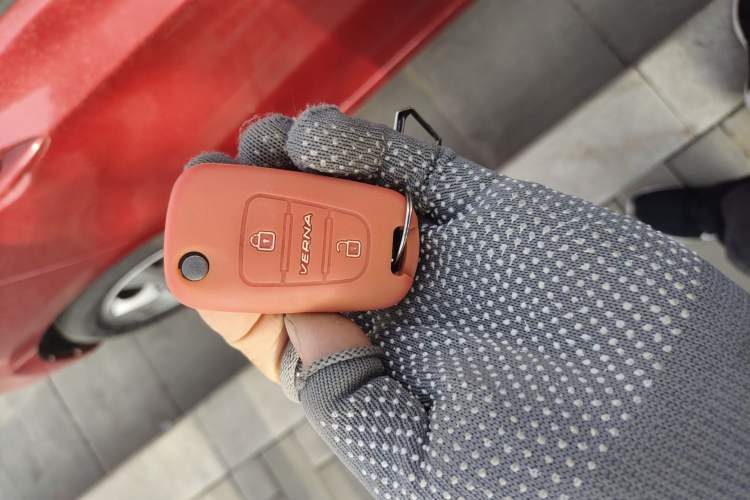 Used Hyundai Verna (older generation) 2014 1.4L Automatic Smart GLS Vehicle Key