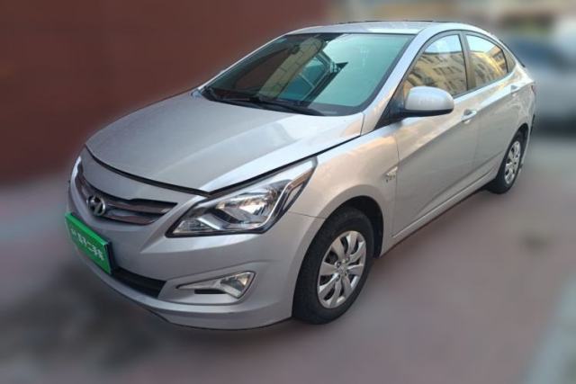 Hyundai Verna (older generation) 2014 1.4L Manual Smart GLS Trim مستعملة