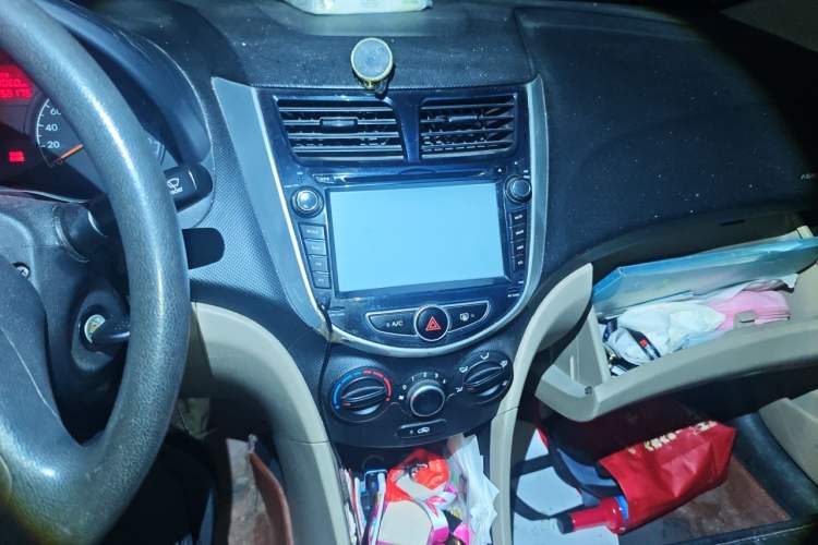 Used Hyundai Verna (older generation) 2014 1.4L Manual Smart GLS Trim Audio And AC Panel