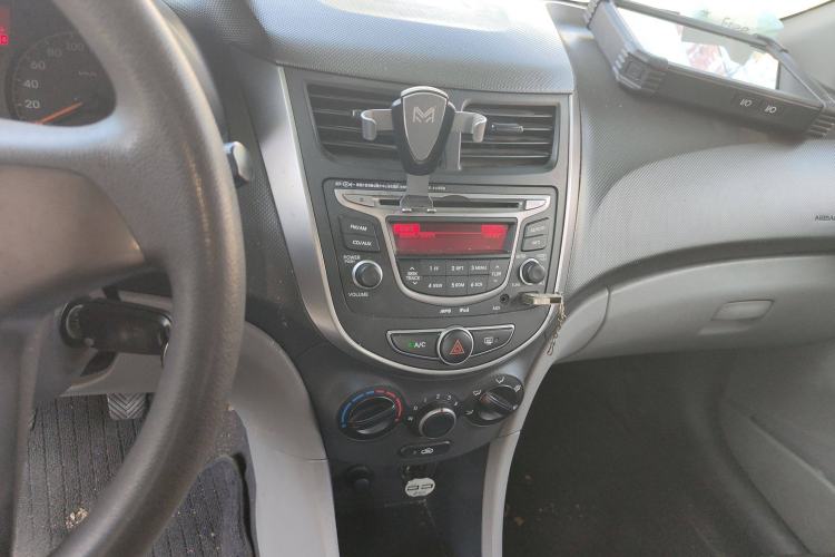 Used Hyundai Verna (older generation) 2014 1.4L Manual Smart GLS Trim Audio And AC Panel