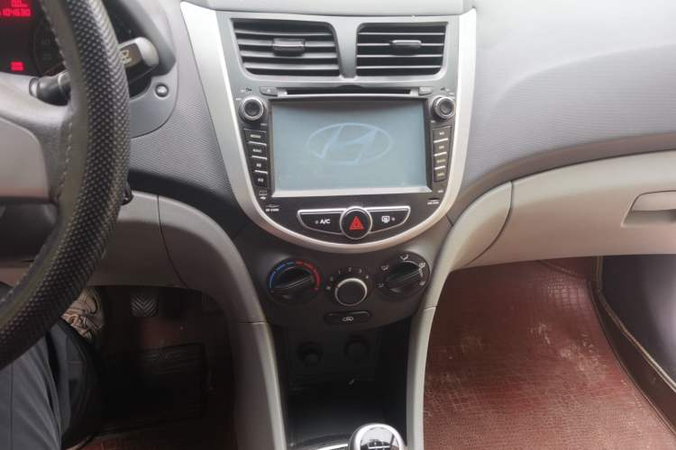 Used Hyundai Verna (older generation) 2014 1.4L Manual Smart GLS Trim Audio And AC Panel