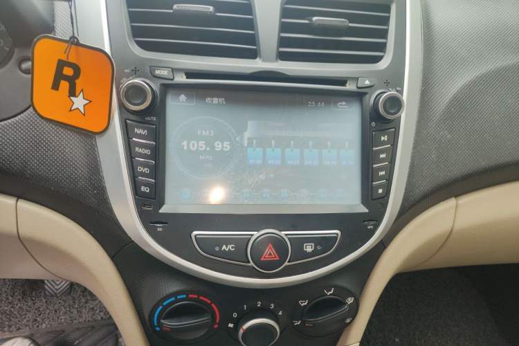 Used Hyundai Verna (older generation) 2014 1.4L Manual Smart GLS Trim Audio And AC Panel