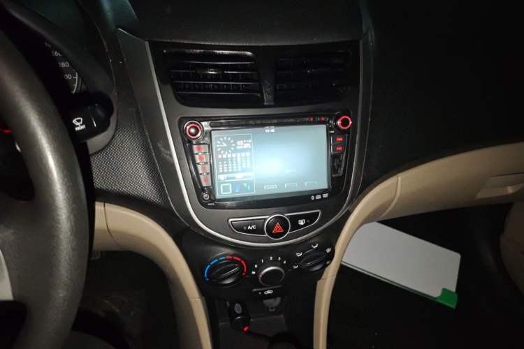 Used Hyundai Verna (older generation) 2014 1.4L Automatic Smart GLS Audio And AC Panel