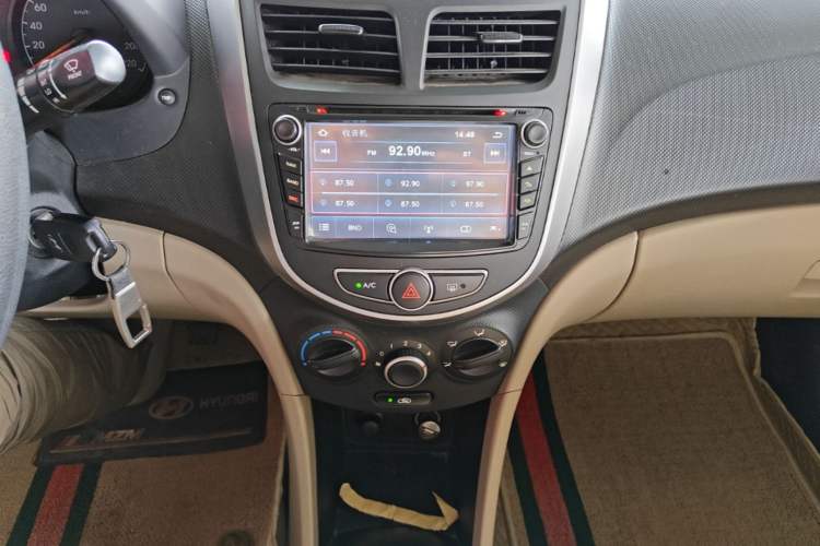 Used Hyundai Verna (older generation) 2014 1.4L Manual Smart GLS Trim Audio And AC Panel
