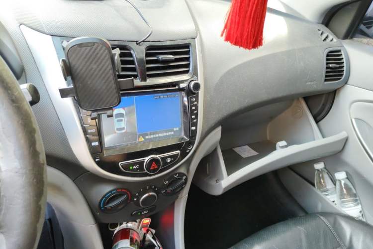 Used Hyundai Verna (older generation) 2014 1.4L Manual Smart GLS Trim Audio And AC Panel